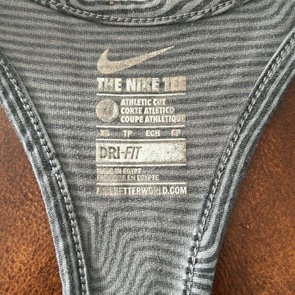 The Nike tee athletic cut dry fit camisole - Picture 3 of 4